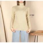 بلوزة صوف بأكمام طويلة للنساء لون بيج