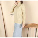 ⁦بلوزة صوف بأكمام طويلة للنساء لون بيج⁩ - الصورة ⁦3⁩