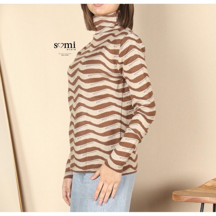 ⁦بلوزة صوف بأكمام طويلة للنساء لون بني وبيج⁩ - الصورة ⁦2⁩