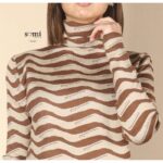 ⁦بلوزة صوف بأكمام طويلة للنساء لون بني وبيج⁩ - الصورة ⁦3⁩