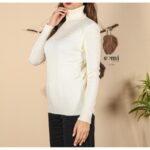 ⁦بلوزة صوف بأكمام طويلة للنساء لون أبيض⁩ - الصورة ⁦3⁩