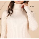 ⁦بلوزة صوف بأكمام طويلة للنساء لون بيج⁩ - الصورة ⁦3⁩