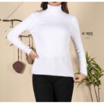 بلوزة جولف للنساء لون أبيض