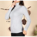 ⁦بلوزة جولف للنساء لون رمادي⁩ - الصورة ⁦2⁩