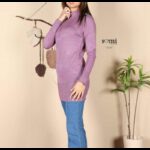 ⁦بلوزة جولف للنساء لون نهدي وبنفسجي⁩ - الصورة ⁦2⁩