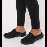 ⁦Skechers Men's GOwalk 7 slip-on Slide -شبشب سكيتشرز حو ووك 7 للرجال لون أسود⁩ - الصورة ⁦5⁩