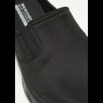 ⁦Skechers Men's GOwalk 7 slip-on Slide -شبشب سكيتشرز حو ووك 7 للرجال لون أسود⁩ - الصورة ⁦8⁩