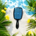 فرشاة شعر سيليكون مربعة لون أسود و أزرق