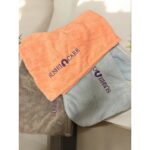 ⁦منشفة للشعر مايكروفايبر لون مشمشي⁩ - الصورة ⁦2⁩