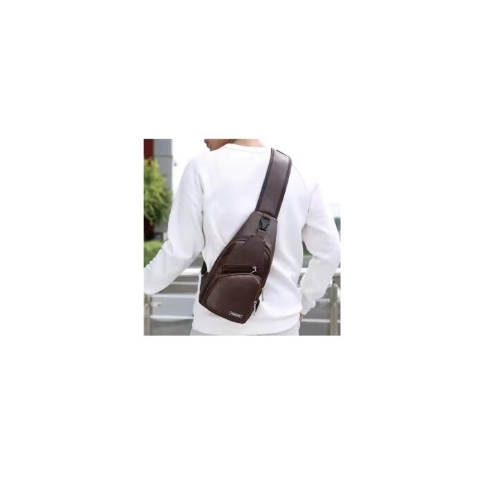 ⁦حقيبة كتف عصرية للرجال مع مدخل شحن USB مصنوعة من الجلد الصناعي ذات عدة جيوب لوضع كافة المستلزمات ومثالية في السفر لون بني⁩ - الصورة ⁦4⁩