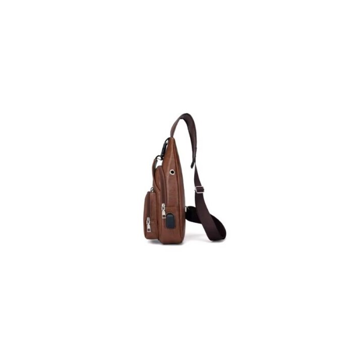 ⁦حقيبة كتف عصرية للرجال مع مدخل شحن USB مصنوعة من الجلد الصناعي ذات عدة جيوب لوضع كافة المستلزمات ومثالية في السفر لون بني⁩ - الصورة ⁦5⁩