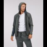 ⁦Skechers Men's Interlock Hoodie⁩ - الصورة ⁦2⁩