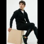 ⁦Skechers Men's Interlock Hooded Jacket⁩ - الصورة ⁦6⁩