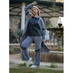 ⁦طقم نسائي جلد (3 قطع) بأكمام طويلة للنساء لون رمادي⁩ - الصورة ⁦4⁩