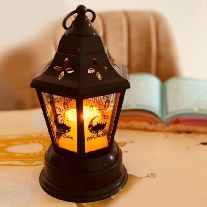 103377736_67de0e55e64c2 فانوس إضاءة ليد بداخله 3 شمعات لون أسود - الصورة 1