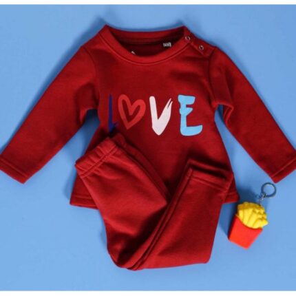 بجامة شتوية قطعتين للأطفال لون خمري بتصميم Love من Sami Boutique