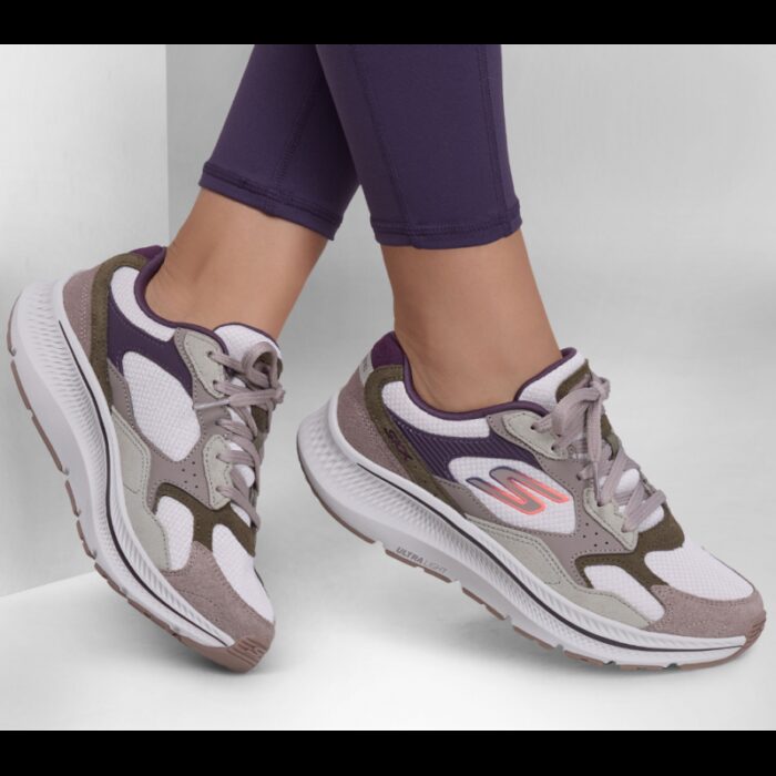 ⁦Skechers Women's GO RUN Consistent 2.0 - Retro Stride Shoes - حذاء سكيتشرز جو رن كونتيسنت 2.0- ريترو سترايد للنساء لون بيج⁩ - الصورة ⁦2⁩
