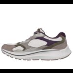 ⁦Skechers Women's GO RUN Consistent 2.0 - Retro Stride Shoes - حذاء سكيتشرز جو رن كونتيسنت 2.0- ريترو سترايد للنساء لون بيج⁩ - الصورة ⁦4⁩