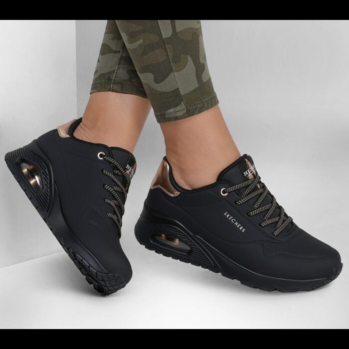 ⁦Skechers Women's Uno - Shimmer Away Shoes - حذاء سكيتشرز أونو - شيمر اويه للنساء لون أسود⁩ - الصورة ⁦3⁩