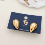 حلق ذهبي بتصميم قطرة