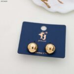 حلق ذهبي بتصميم نصف كرة حجم صغير