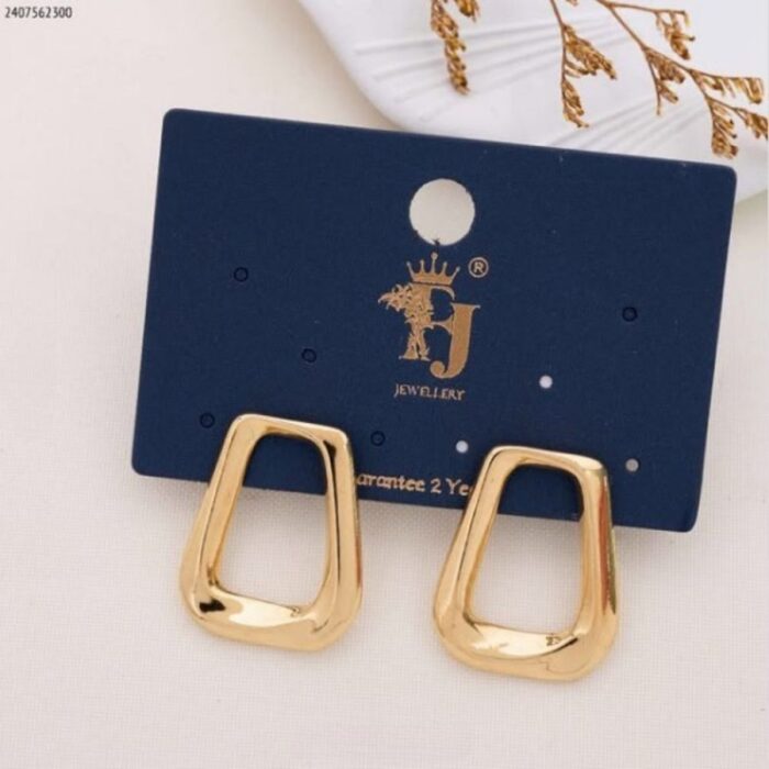 103377847_67de0f6b917df حلق ذهبي بتصميم مستطيل - الصورة 1