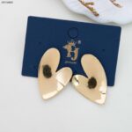 حلق ذهبي بتصميم قلب حجم كبير