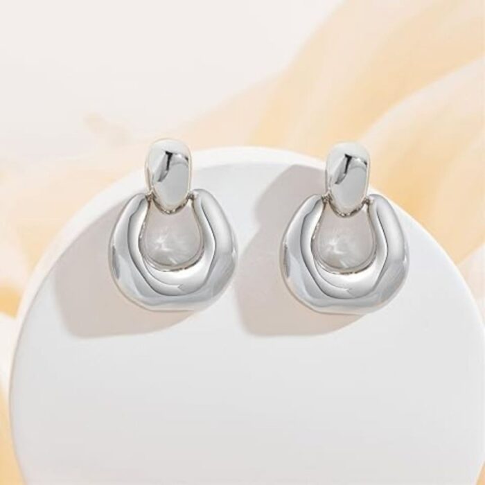 103377854_67de0f724274c حلق فضي بتصميم حلقة - الصورة 1