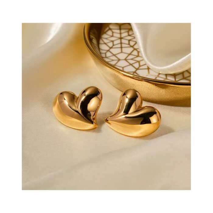 103377857_67de0f757e624 حلق ذهبي بتصميم قلب منفوخ حجم وسط - الصورة 1