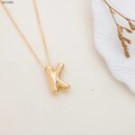 سلسال ذهبي بتصميم حرف K منفوخ حجم وسط