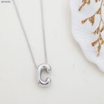 سلسال فضي بتصميم حرف C منفوخ حجم وسط