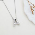 سلسال فضي بتصميم حرف A منفوخ حجم وسط