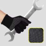 ⁦كفوف مضادة للإنزلاق لون اسود للجنسين⁩ - الصورة ⁦8⁩