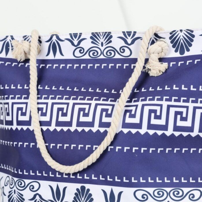 ⁦شنطة يد قماش للرحلات بتصميم مزخرف لون أزرق وأبيض⁩ - الصورة ⁦3⁩