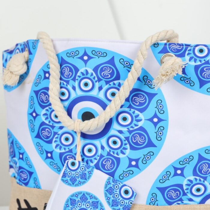 ⁦شنطة يد قماش للرحلات بتصميم عين لون أبيض⁩ - الصورة ⁦5⁩