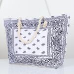 ⁦شنطة يد قماش للرحلات بزخرفة لون أبيض⁩ - الصورة ⁦2⁩