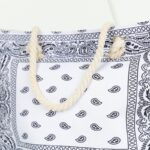 ⁦شنطة يد قماش للرحلات بزخرفة لون أبيض⁩ - الصورة ⁦3⁩