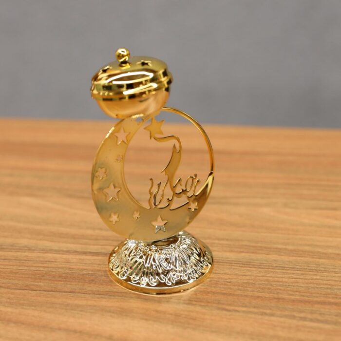 ⁦مبخرة معدنية بتصميم هلال رمضان لونه ذهبي⁩ - الصورة ⁦3⁩