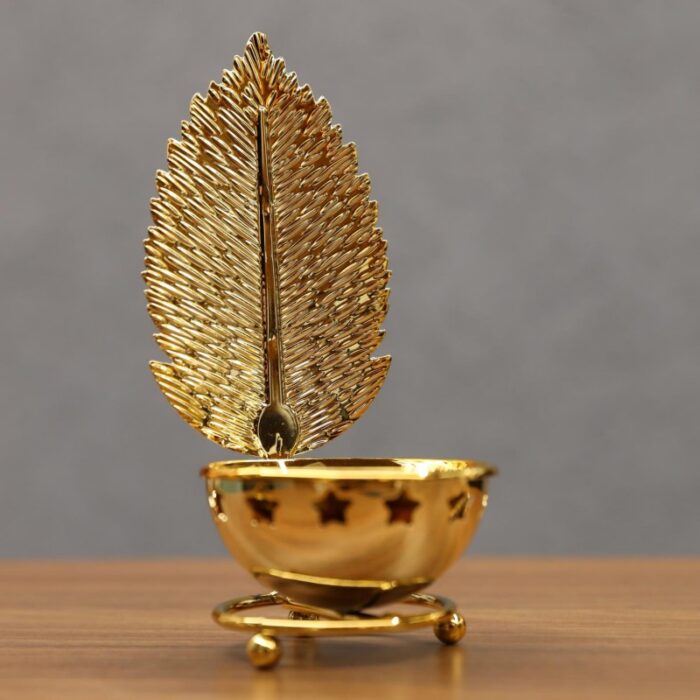 ⁦مضيفة رمضانية بتصميم ورقة شجر لون ذهبي⁩ - الصورة ⁦4⁩