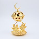 ⁦مبخرة معدنية بغطاء بتصميم هلال لون ذهبي⁩ - الصورة ⁦2⁩