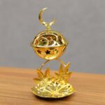 ⁦مبخرة معدنية بغطاء بتصميم هلال لون ذهبي⁩ - الصورة ⁦4⁩