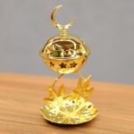 ⁦مبخرة معدنية بغطاء بتصميم هلال لون ذهبي⁩ - الصورة ⁦5⁩