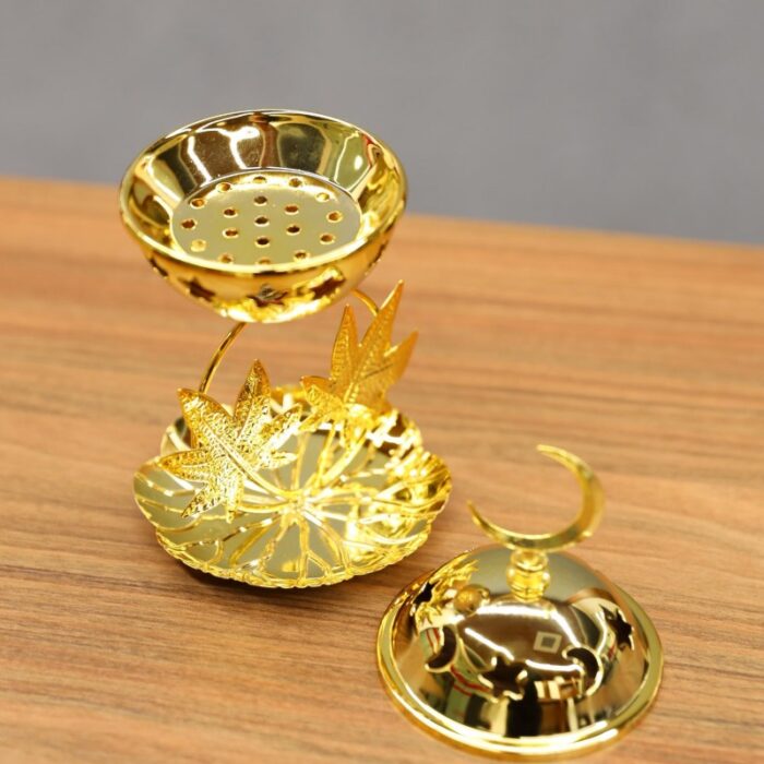 ⁦مبخرة معدنية بغطاء بتصميم هلال لون ذهبي⁩ - الصورة ⁦7⁩