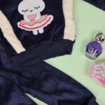 ⁦بجامة بتصميم طاقية (قطعتين) للأطفال لون كحلي⁩ - الصورة ⁦4⁩