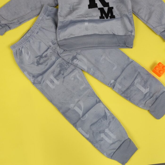 103378137_67de1184ab92c بجامة بتصميم طاقية (قطعتين) للأطفال لون رمادي - الصورة 1