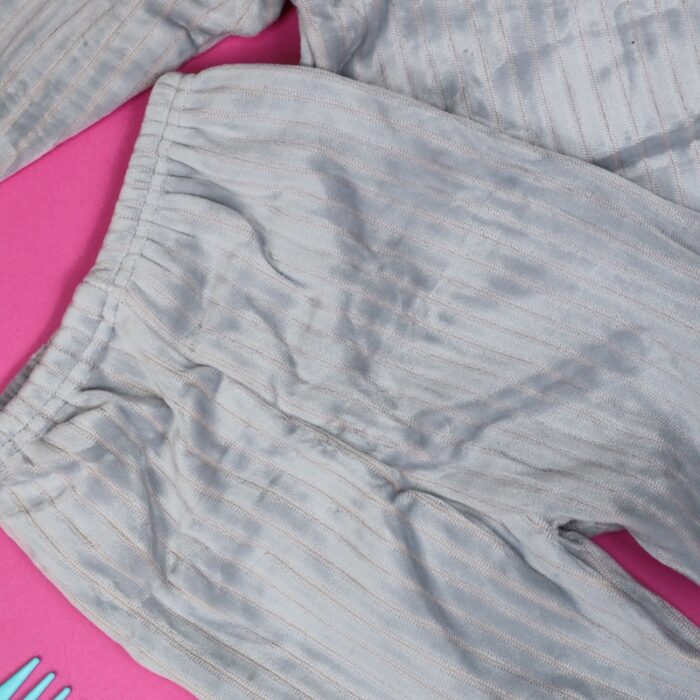 ⁦بجامة مبطنة بطاقية (قطعتين) للأطفال لون رمادي⁩ - الصورة ⁦2⁩