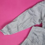 ⁦بجامة مبطنة بطاقية (قطعتين) للأطفال لون رمادي⁩ - الصورة ⁦5⁩