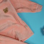 ⁦بجامة مبطنة بطاقية (قطعتين) للأطفال لون زهري⁩ - الصورة ⁦5⁩