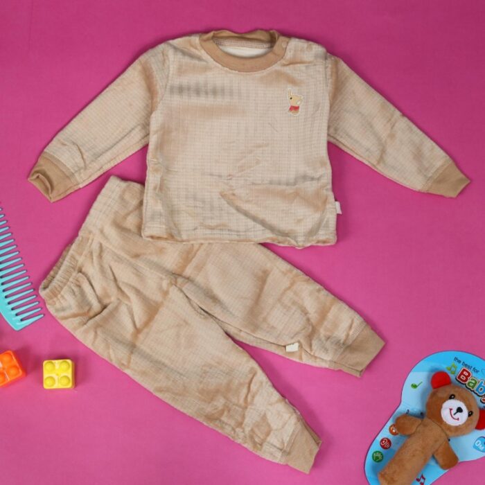 103378170_67de11d06c605 بجامة (قطعتين) للأطفال لون بيج - الصورة 1