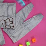 ⁦بجامة مبطنة (قطعتين) للأطفال لون رمادي فاتح⁩ - الصورة ⁦8⁩